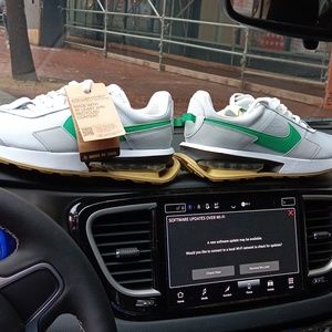 Nike Air (Move to Zero) size 12 green swoosh